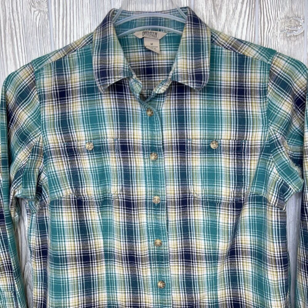 Duluth Trading Flannel Shirt Womens Medium Plaid Button Front Long Sleeve Vented
